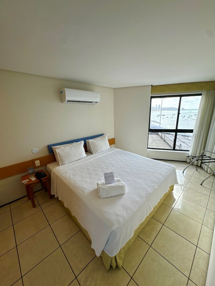 Фото Iate Plaza Hotel