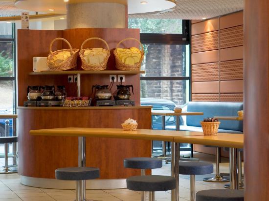 Фото Greet Hotel Paris porte de la Chapelle Aréna