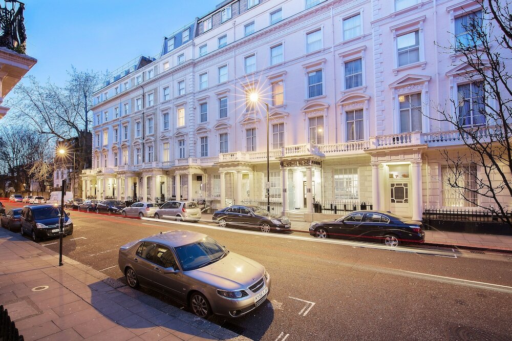 Фото Queens Park Hotel