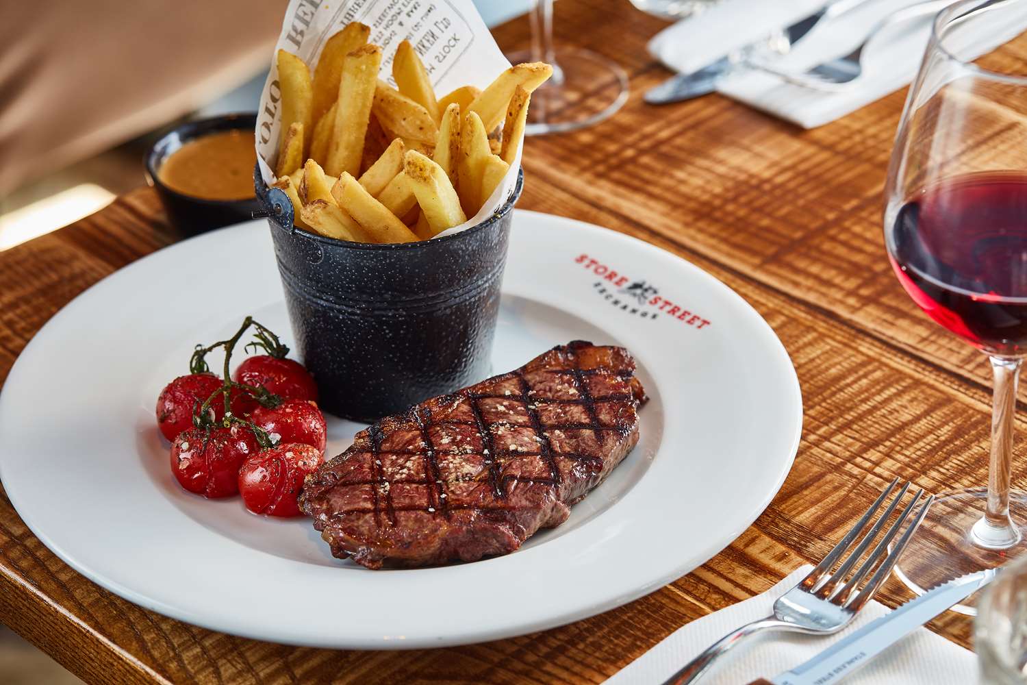 Фото DoubleTree by Hilton Manchester - Piccadilly