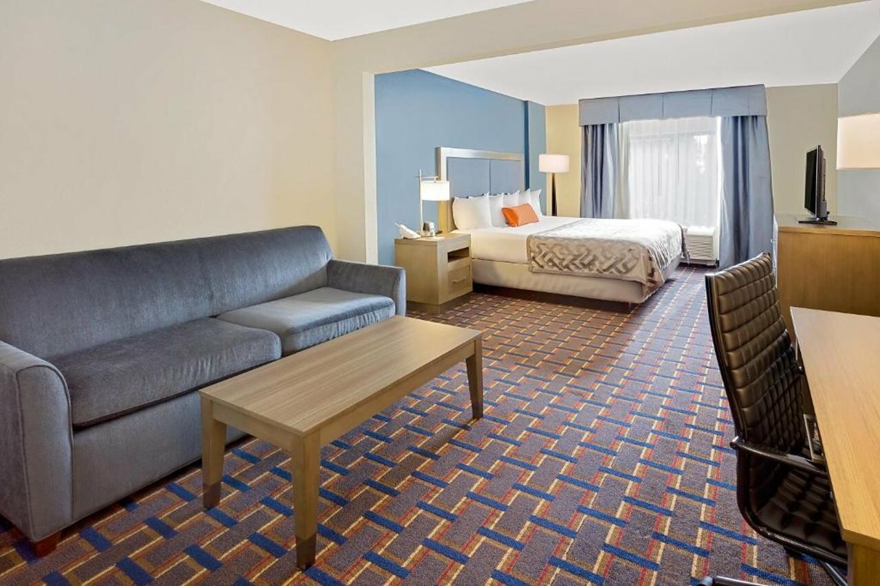 Фото Comfort Inn & Suites Arlington Heights - Schaumburg