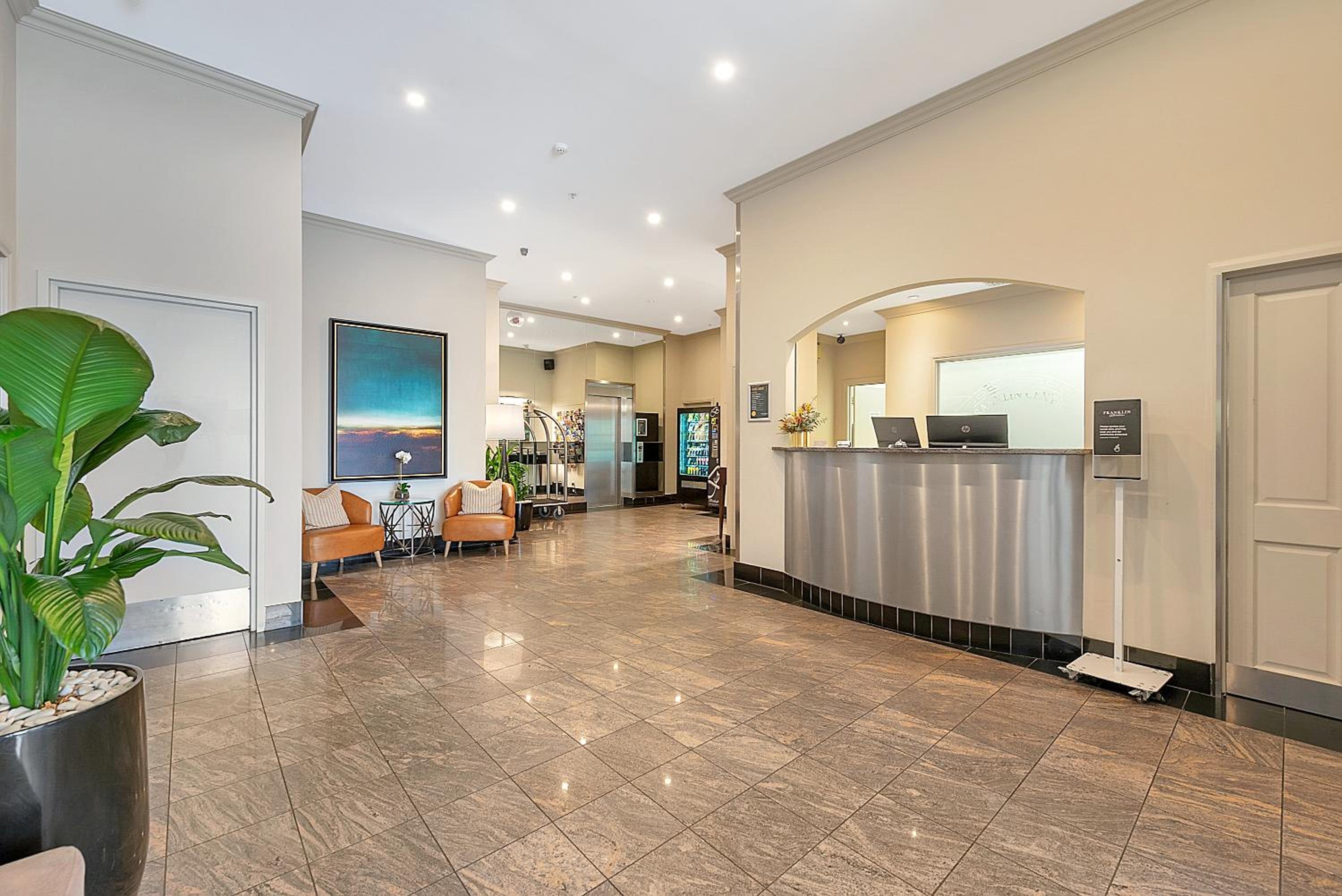 Фото Franklin Central Apartments