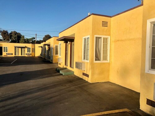 Гостиница Deluxe Motel в Помоне
