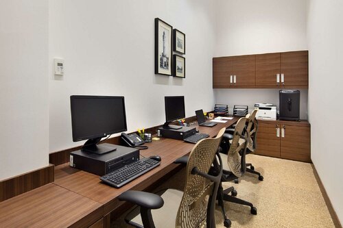 Гостиница Hilton Garden Inn Izmir Bayrakli в Каршияке