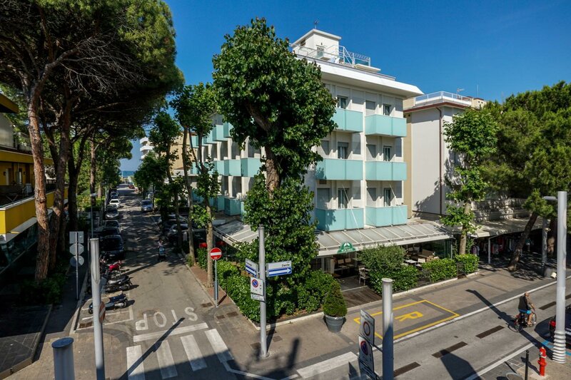 Гостиница Hotel Mon Pays в Риччоне