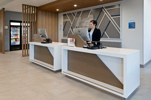 Гостиница Holiday Inn Express & Suites Valencia - Santa Clarita, an Ihg Hotel в Санта-Кларите
