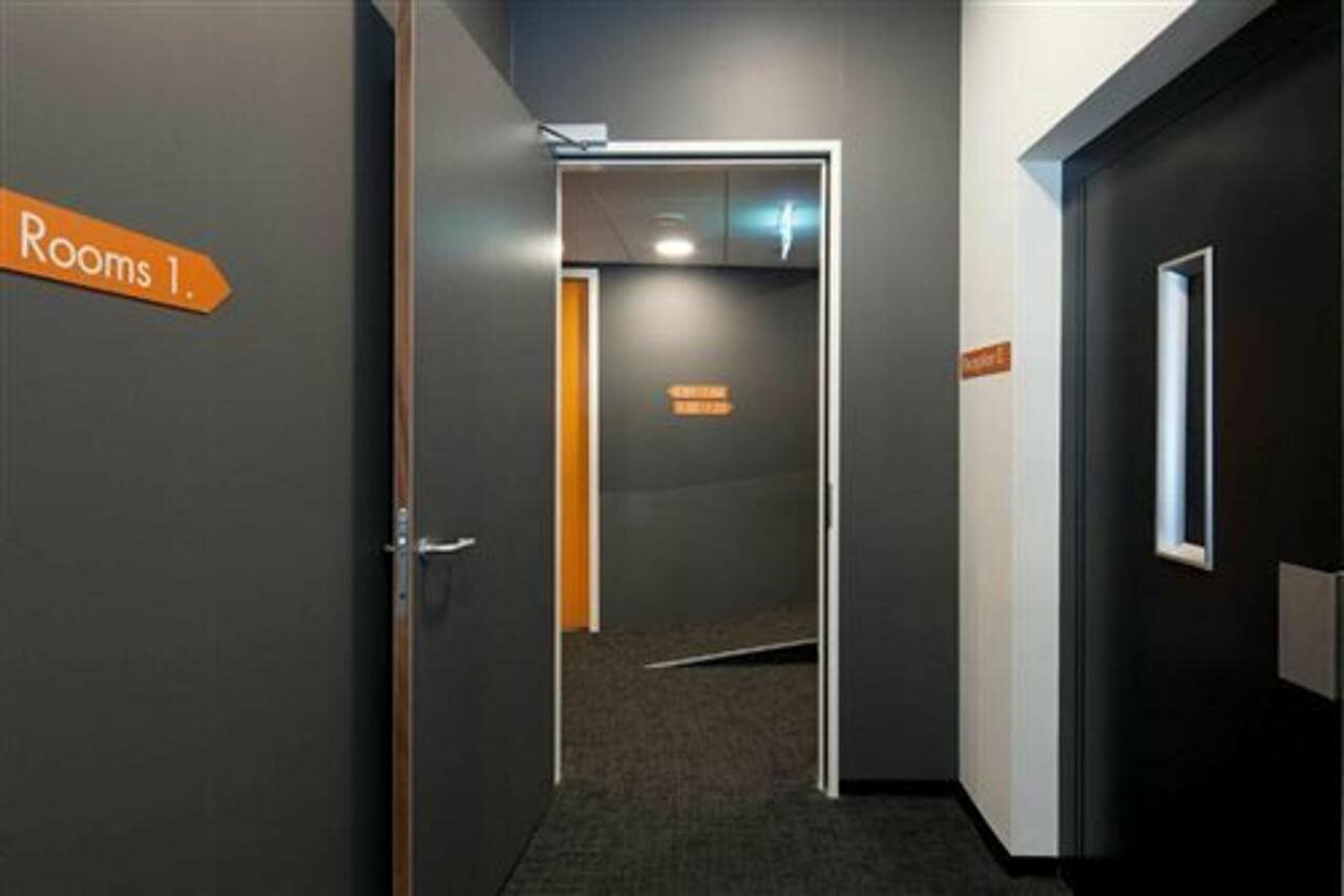 Фото EasyHotel Maastricht City Centre