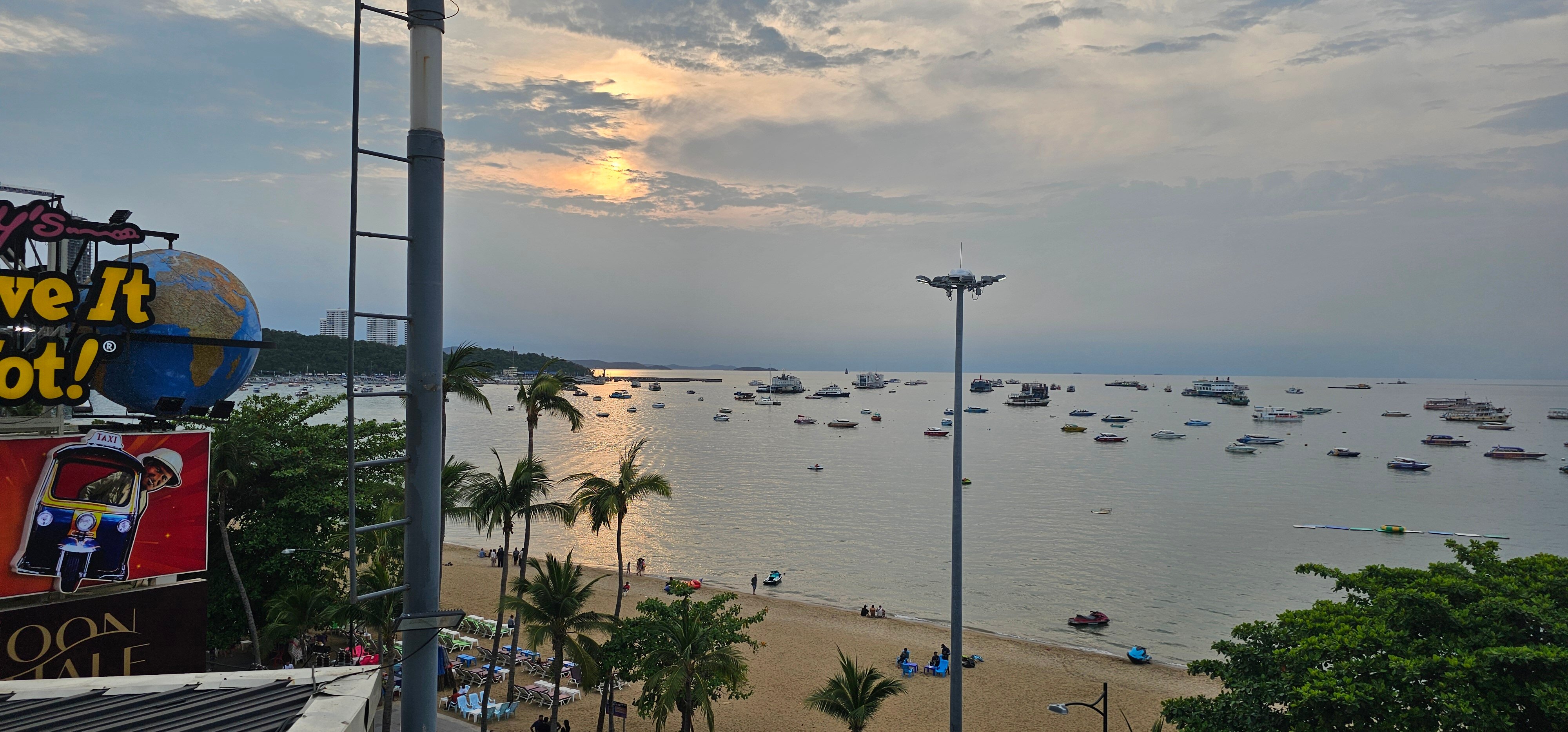 Фото Avani Pattaya Resort