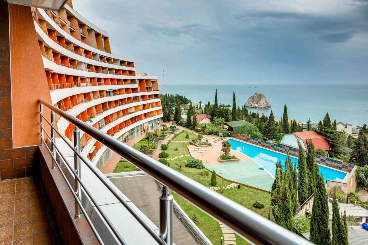 Фото Фамилия Делюкс