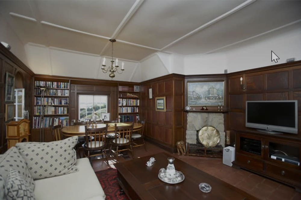 Фото The Sanctuary Guest House Estate