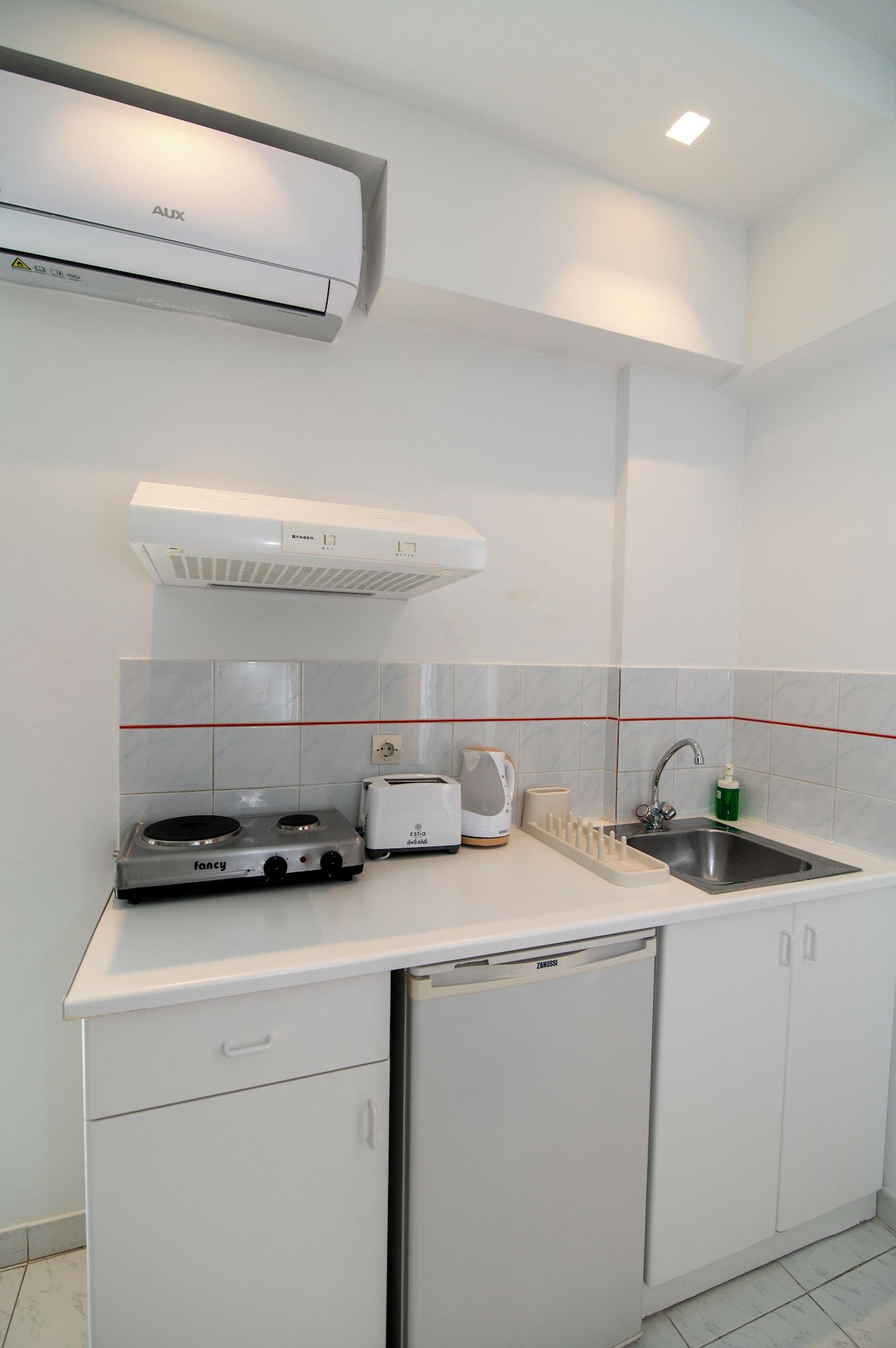 Фото Jasmine Hotel Apartments