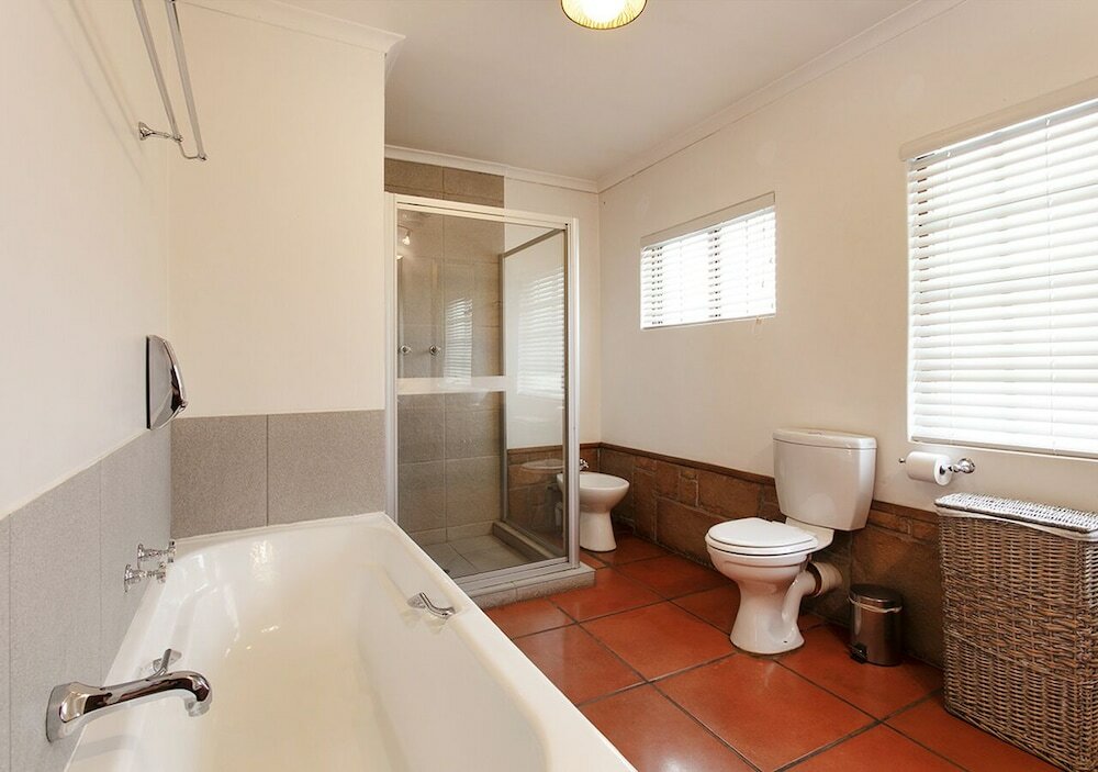 Фото Waterkloof Apartments