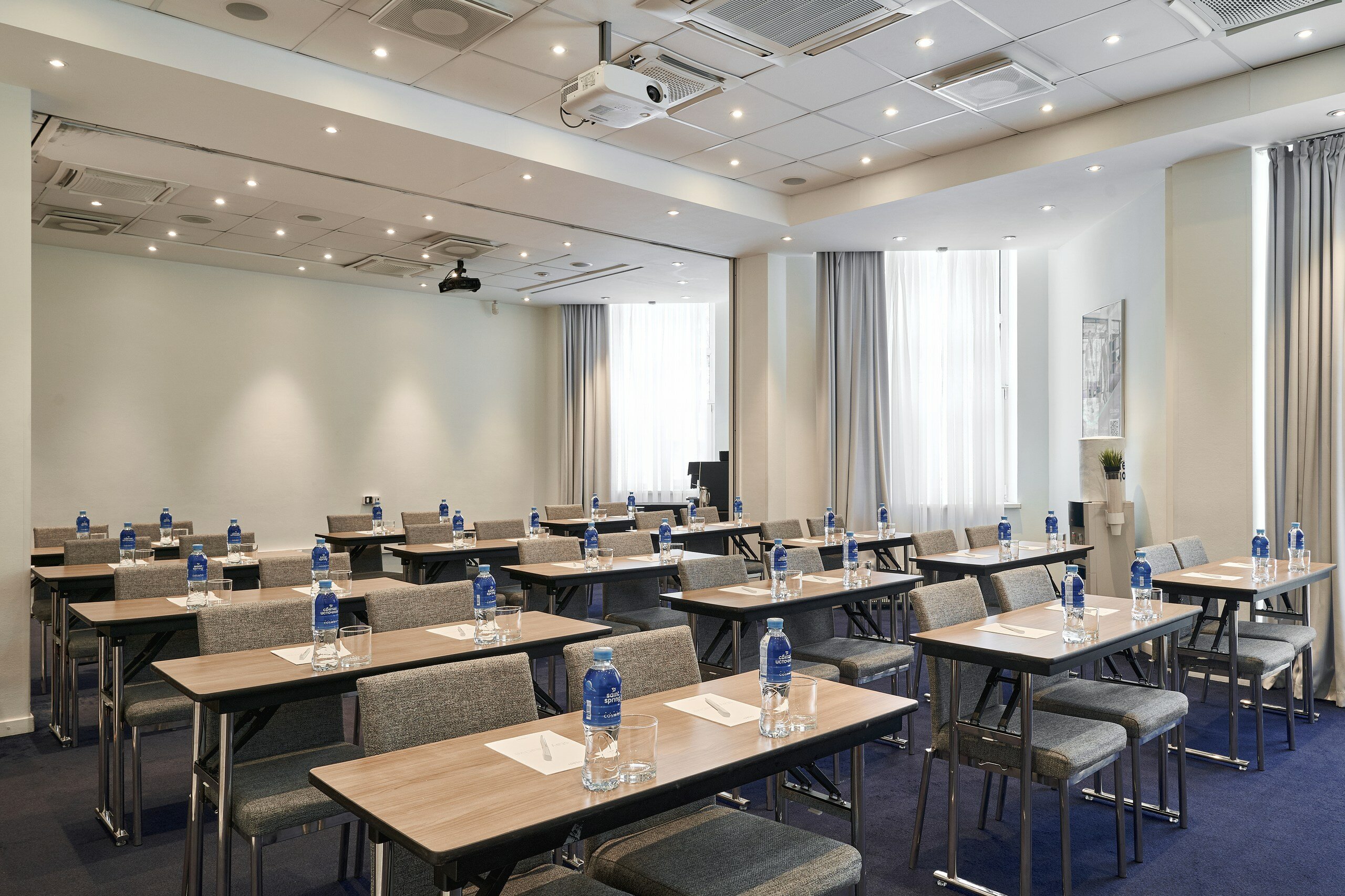 Фото Cosmos Ekaterinburg Hotel