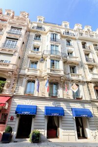 Гостиница Hôtel Le Grimaldi в Ницце