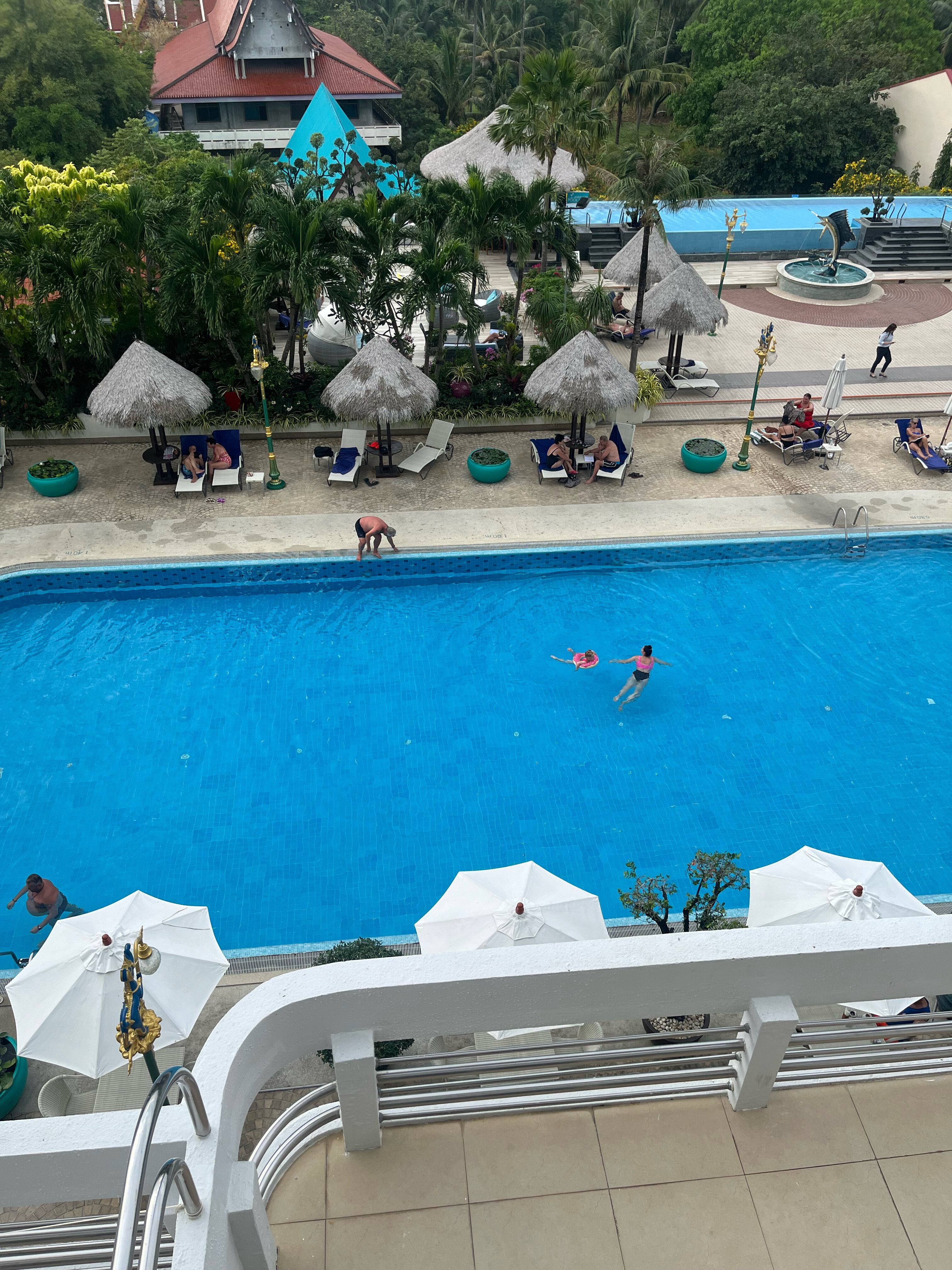 Фото Andaman Beach Suites Hotel