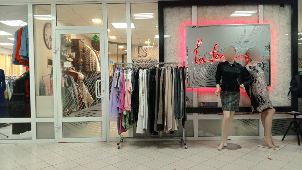 Clothing store La Femme, Gelendgik, photo