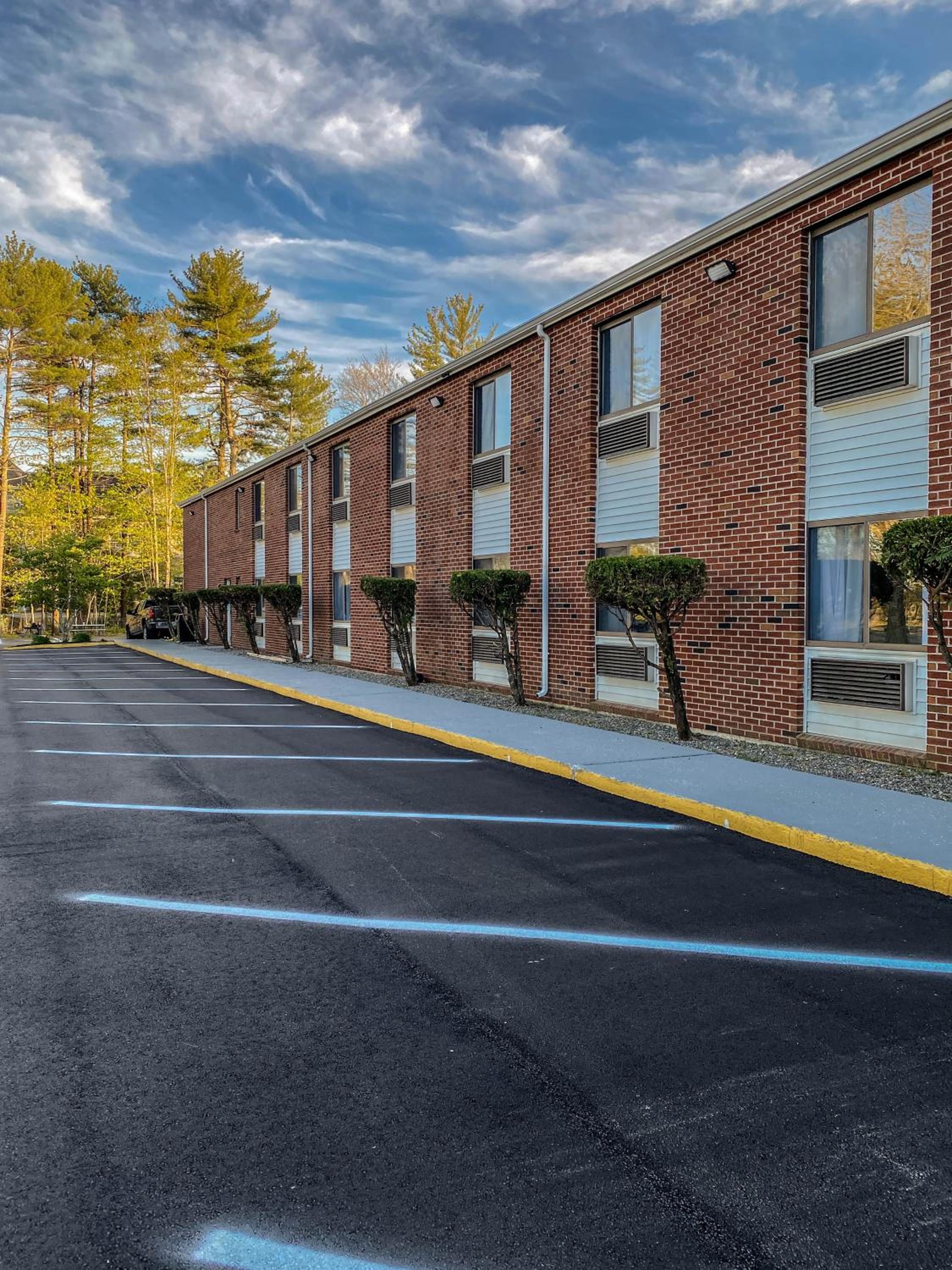 Фото Days Inn by Wyndham Brunswick Bath Area