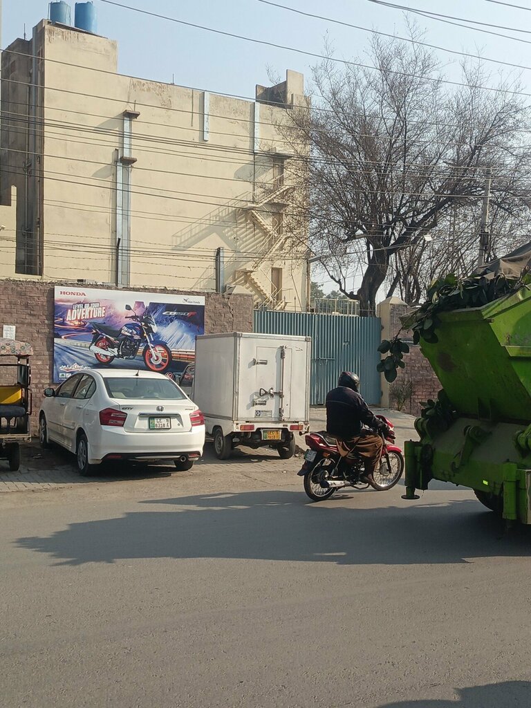 Car service, auto repair Honda Service Center, Lahore, photo