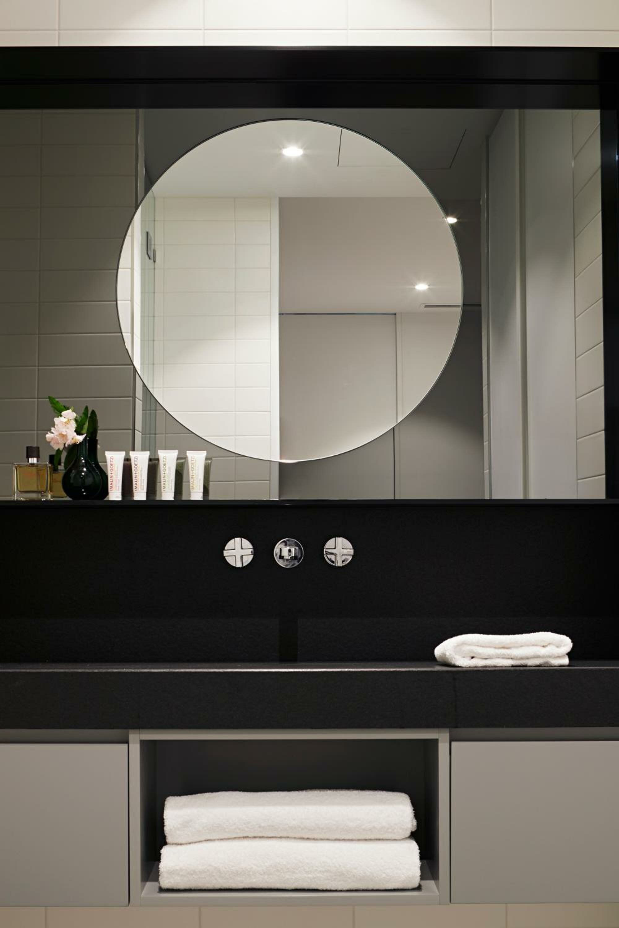 Фото Tyrian Serviced Apartments - Albert Park Lake