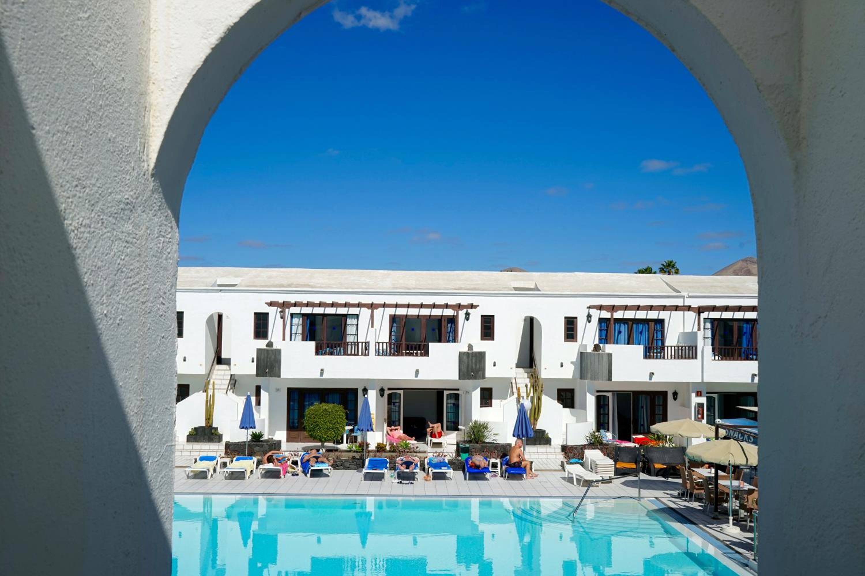 Фото Apartamentos Plaza Azul