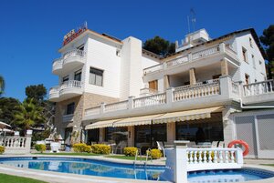 Гостиница Hotel Bonsol в Льорет-де-Маре