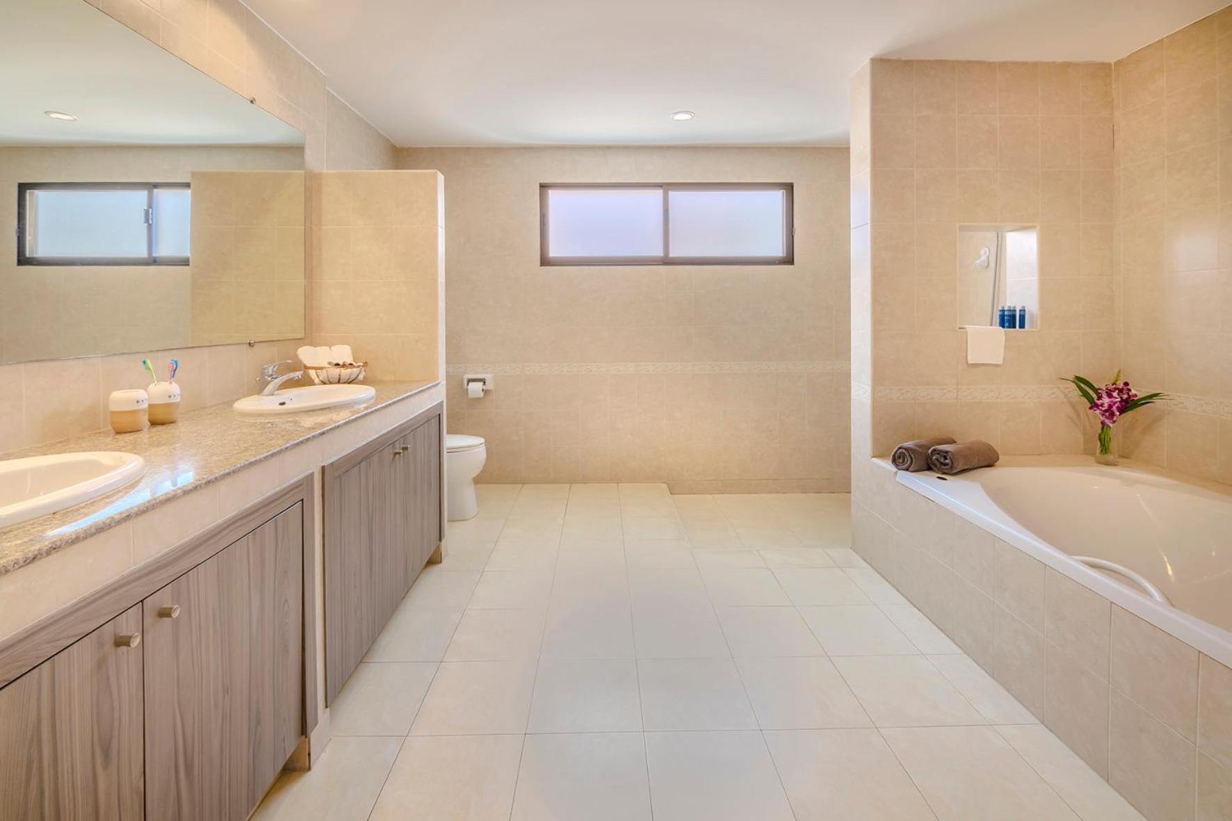 Фото Pattaya Hill, Near the City and Beach