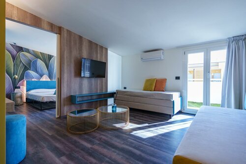 Внешний вид отеля Design Hotel Astra B&b в Мизано-Адриатико, фото 2