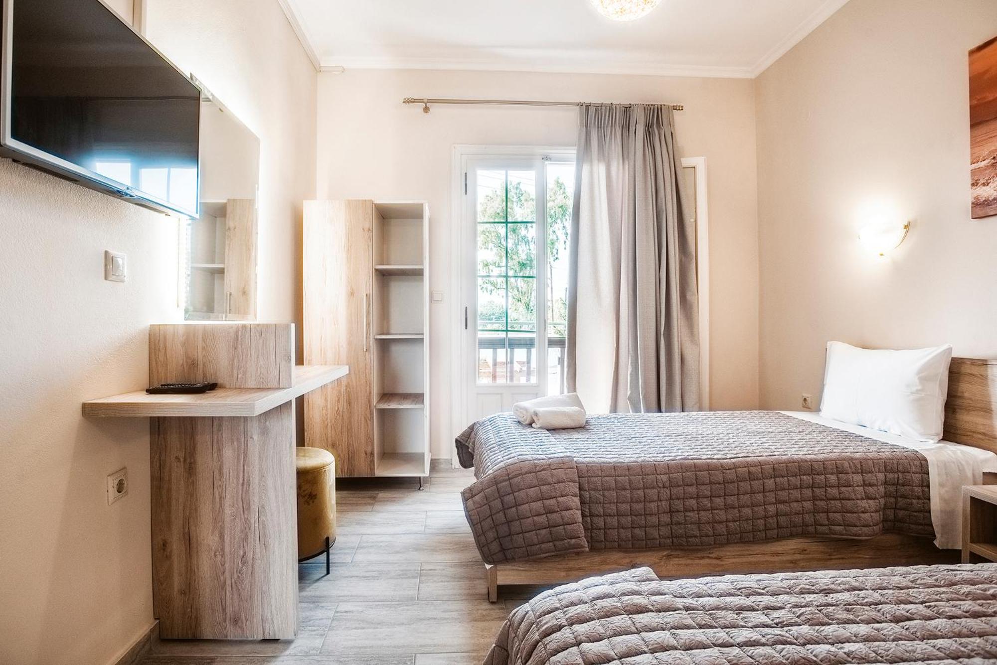 Фото Potamos Apartments