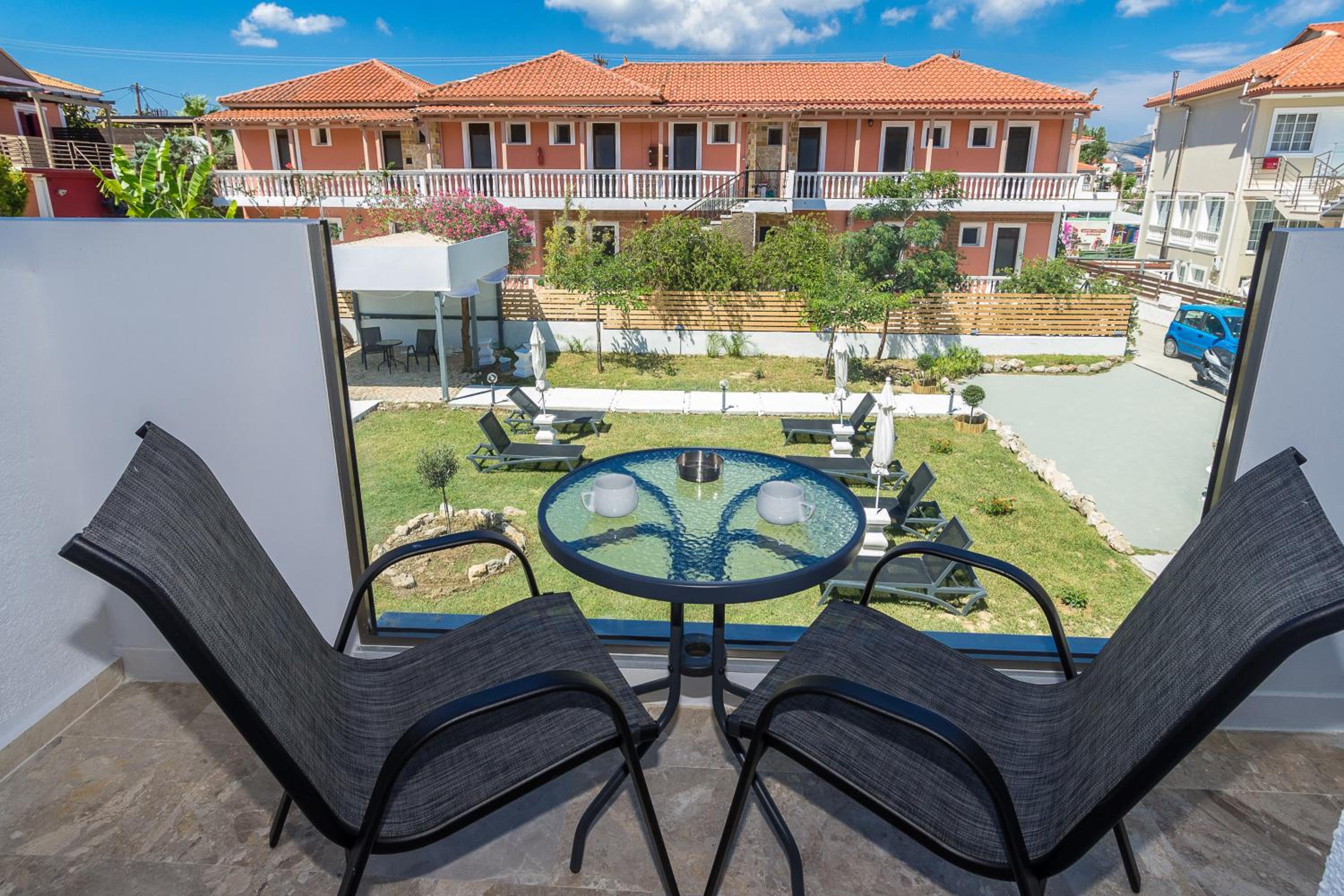 Фото Rooms 48 by Zante Plaza