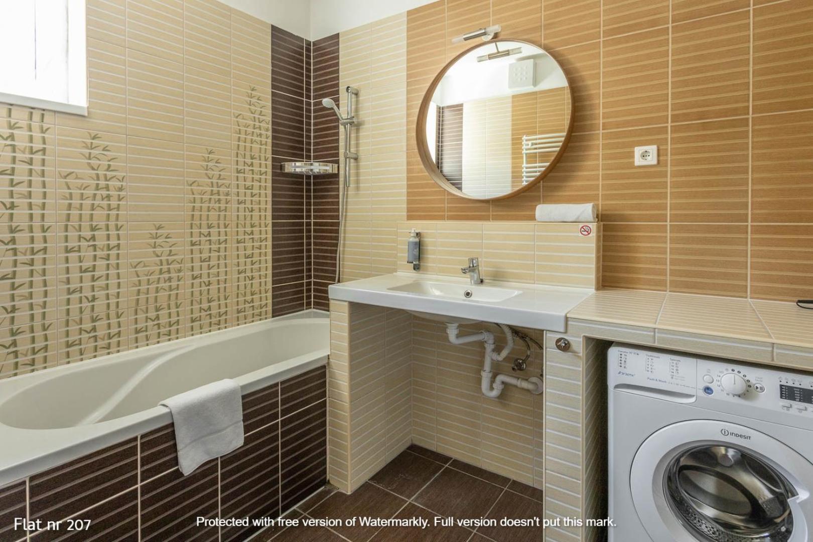 Фото Corvin Plaza Apartments and Suites