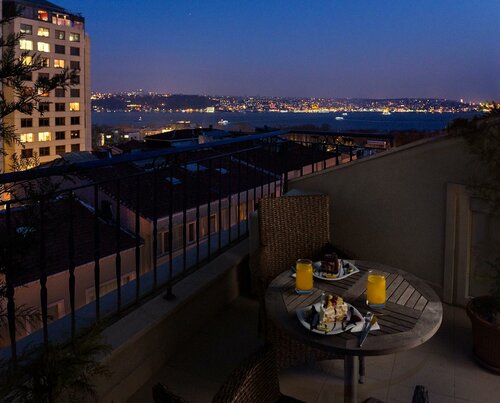 Гостиница Turkuaz Suites в Бешикташе