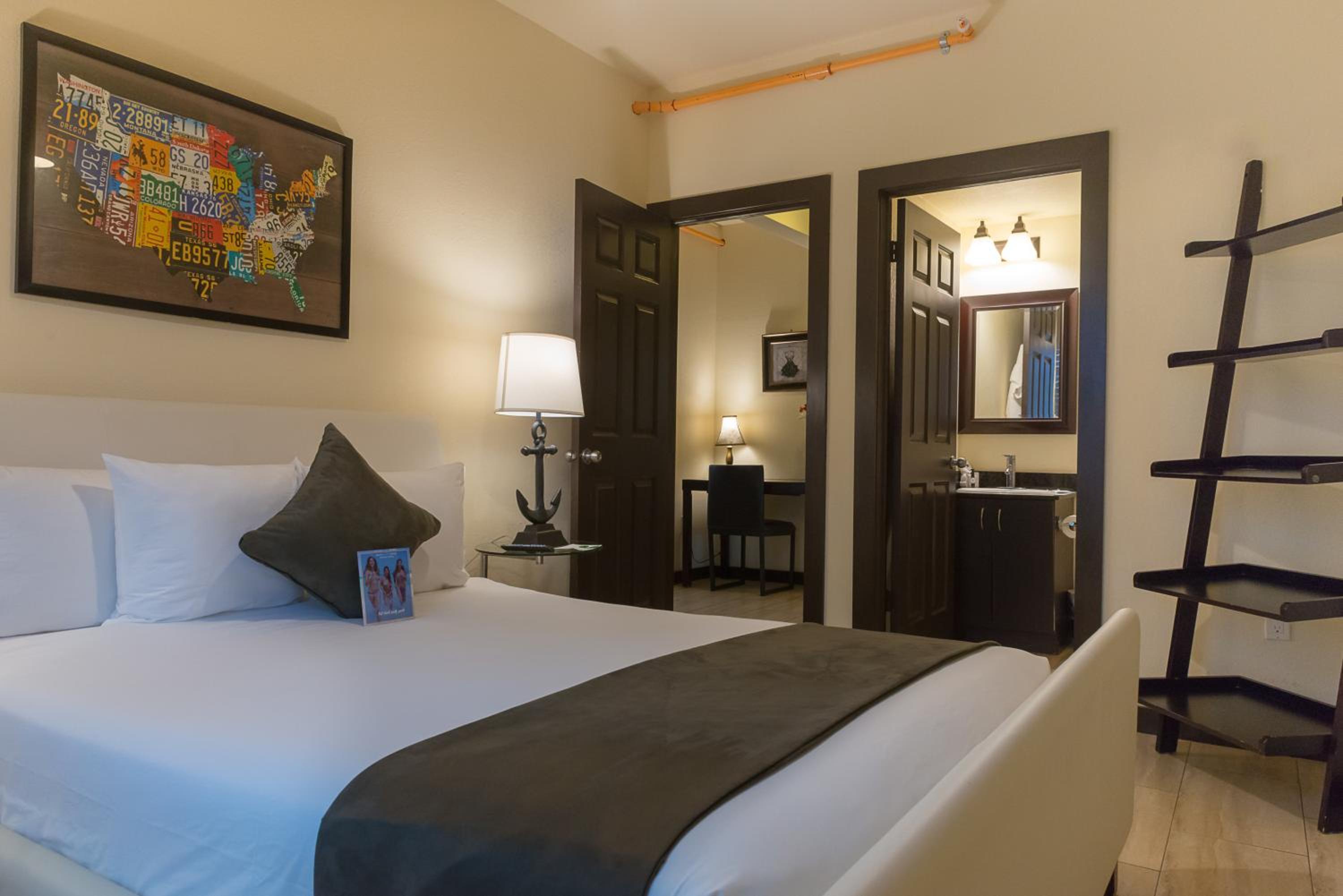 Фото Tradewinds Apartment Hotel, a South Beach Group Hotel