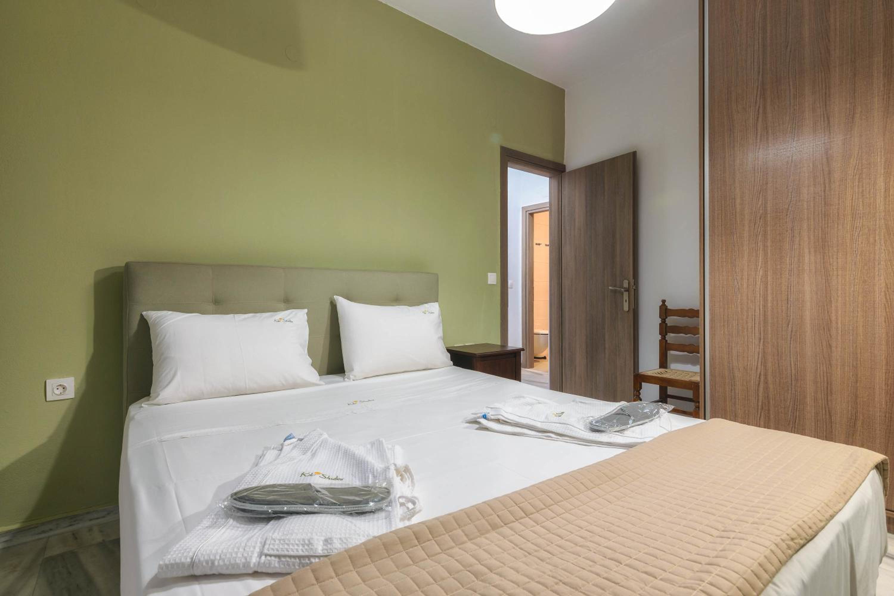 Фото Kiki Studios & Apartments