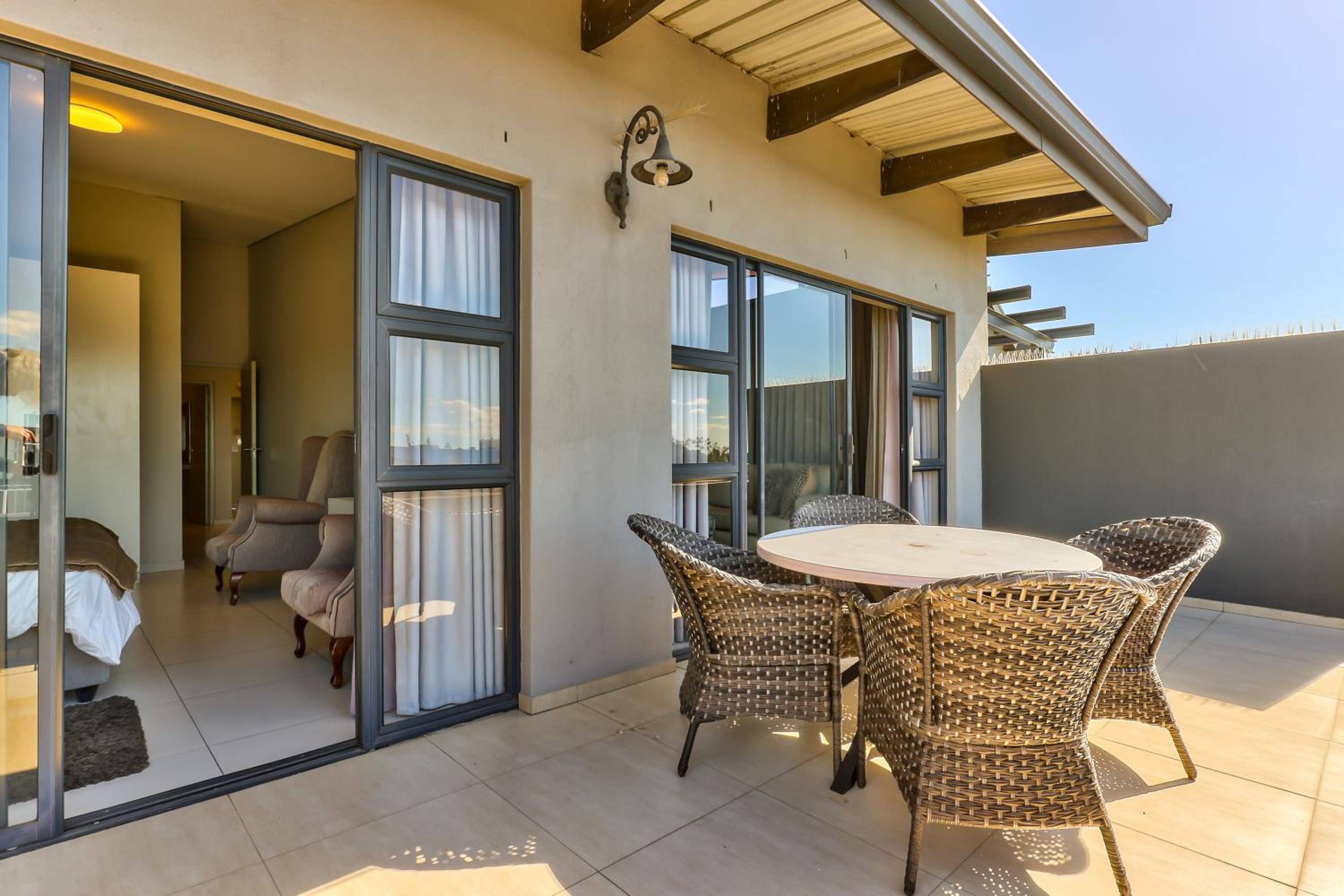 Фото Heritage Square Apartments