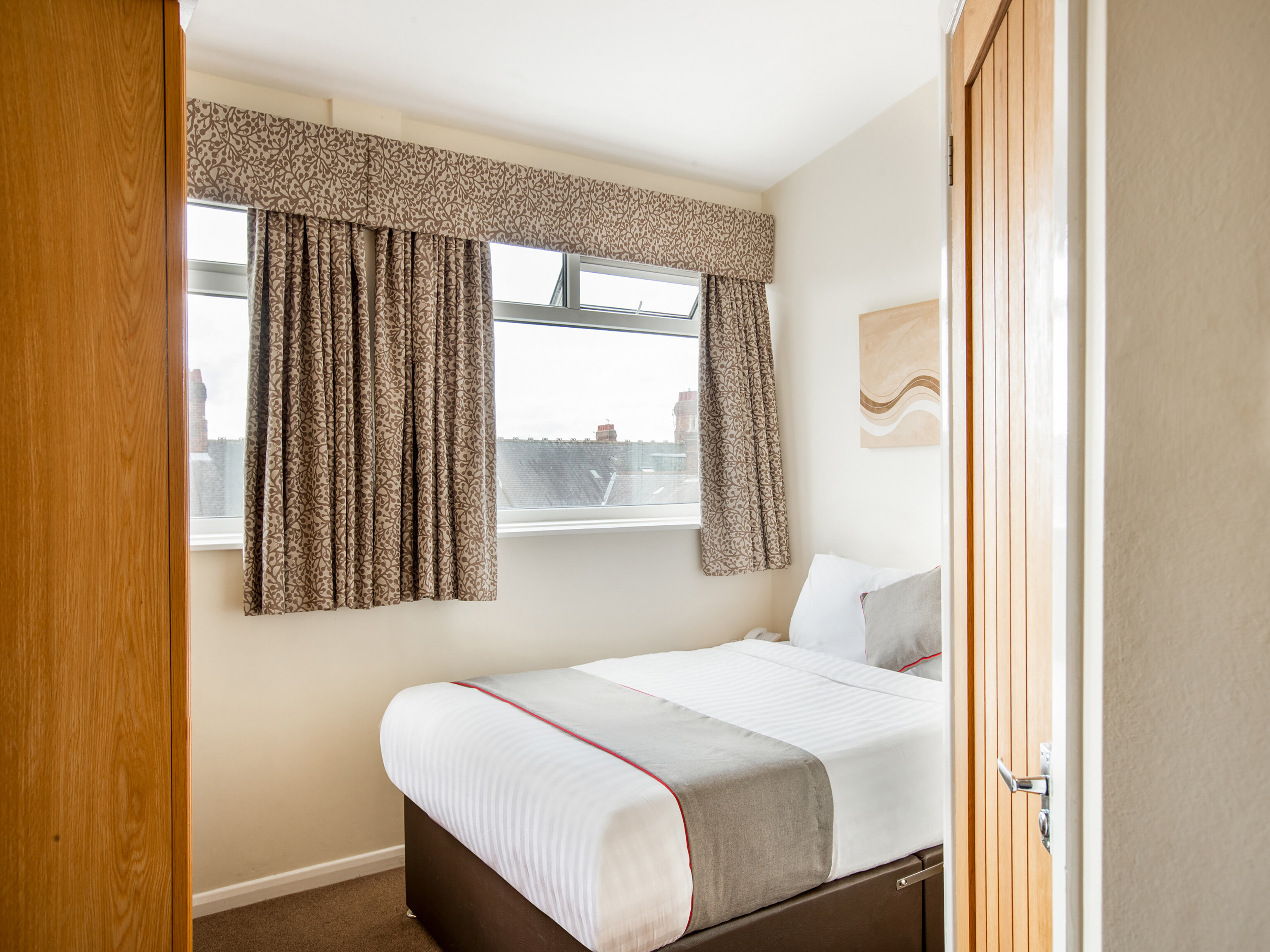 Фото Oyo Dene Hotel