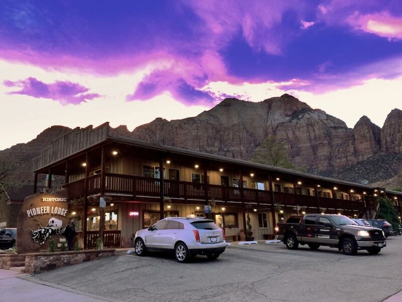 Гостиница Pioneer Lodge