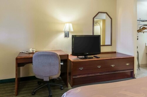 Гостиница Quality Inn Alexandria в Пайнвилле