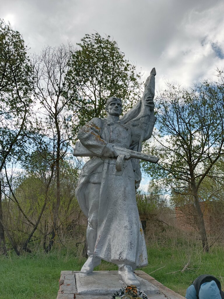 نصب تذكاري للحرب، مقبرة جماعية Братская могила советских воинов в деревне Курасова ، مقاطعة أوريول، صورة