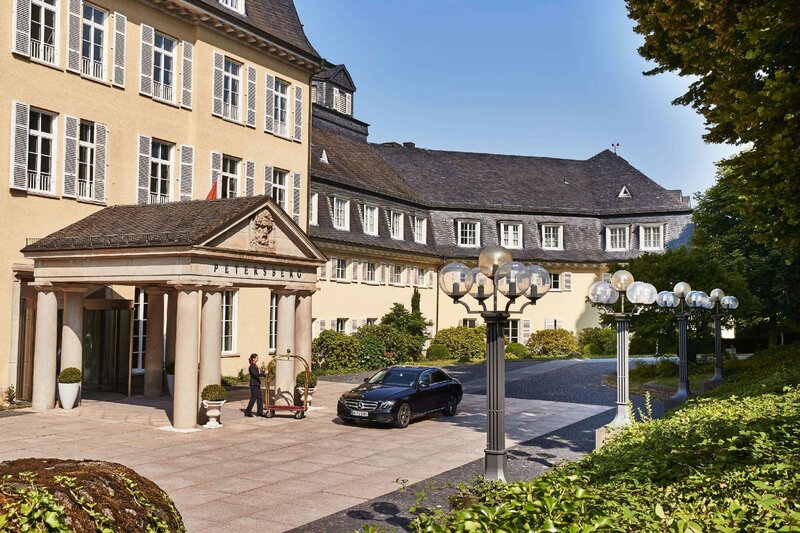 Гостиница Steigenberger Grandhotel & SPA Petersberg