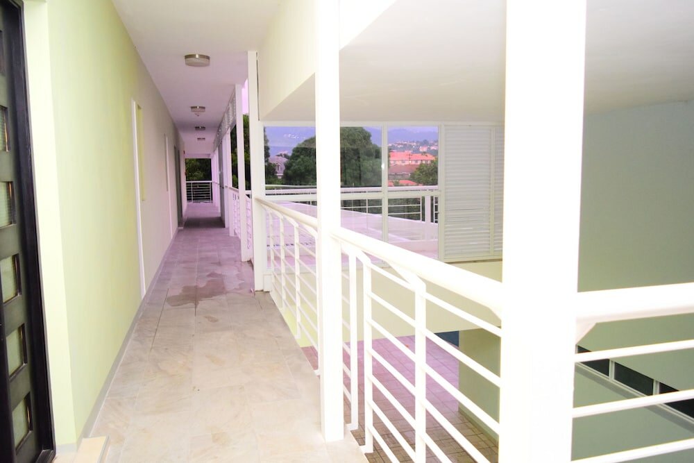 Фото New Kingston Luxury Apt The Bromptons