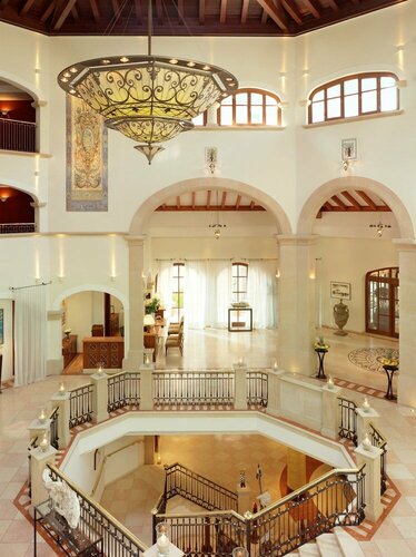 Гостиница The St. Regis Mardavall Mallorca Resort в Кальвии