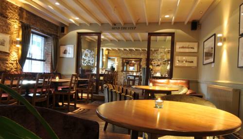 Фото Bear and Ragged Staff