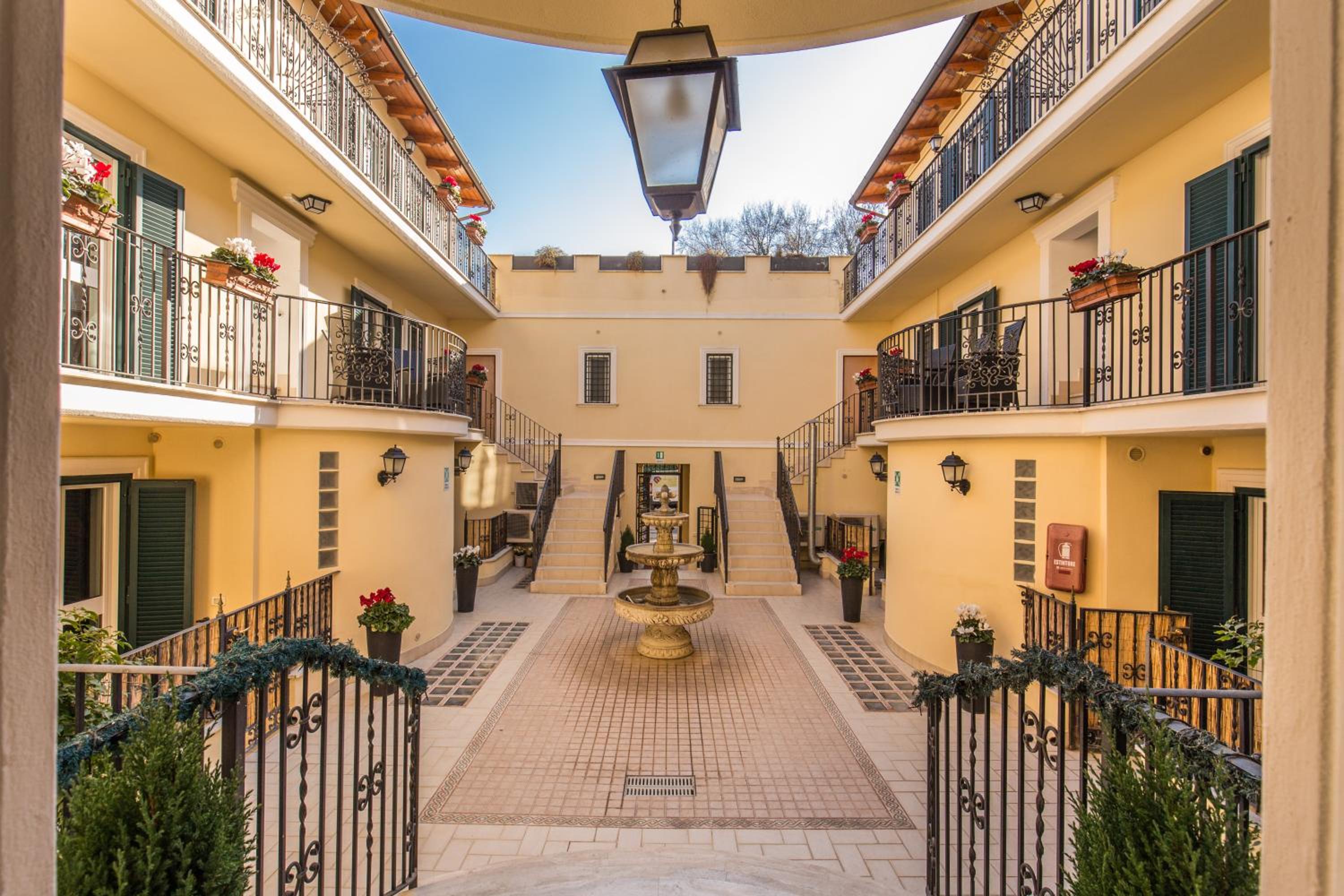 Фото отеля 1