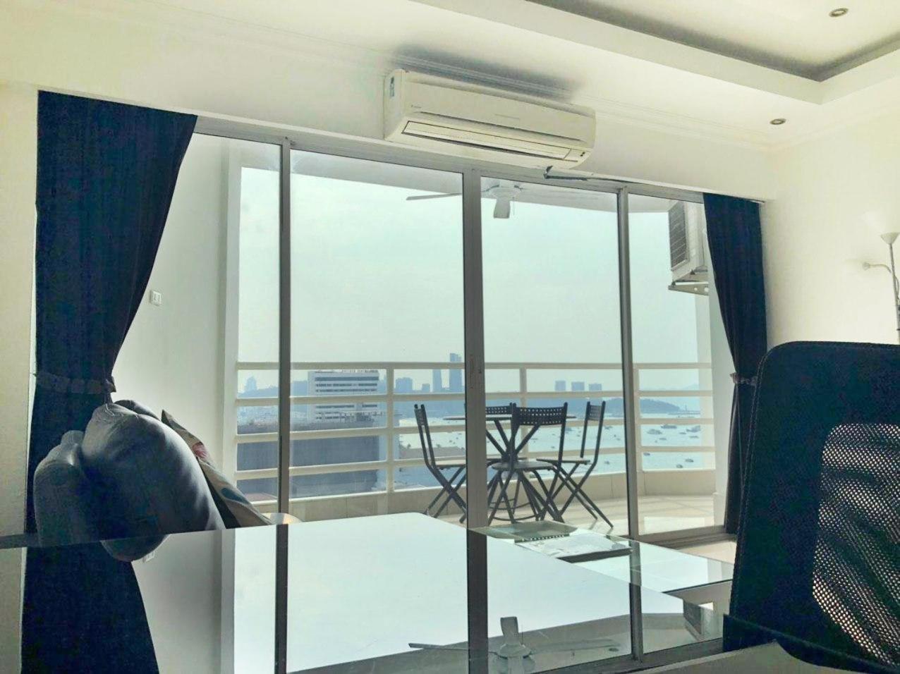 Фото Vtsix Condo Rentals at View Talay 6 Pattaya