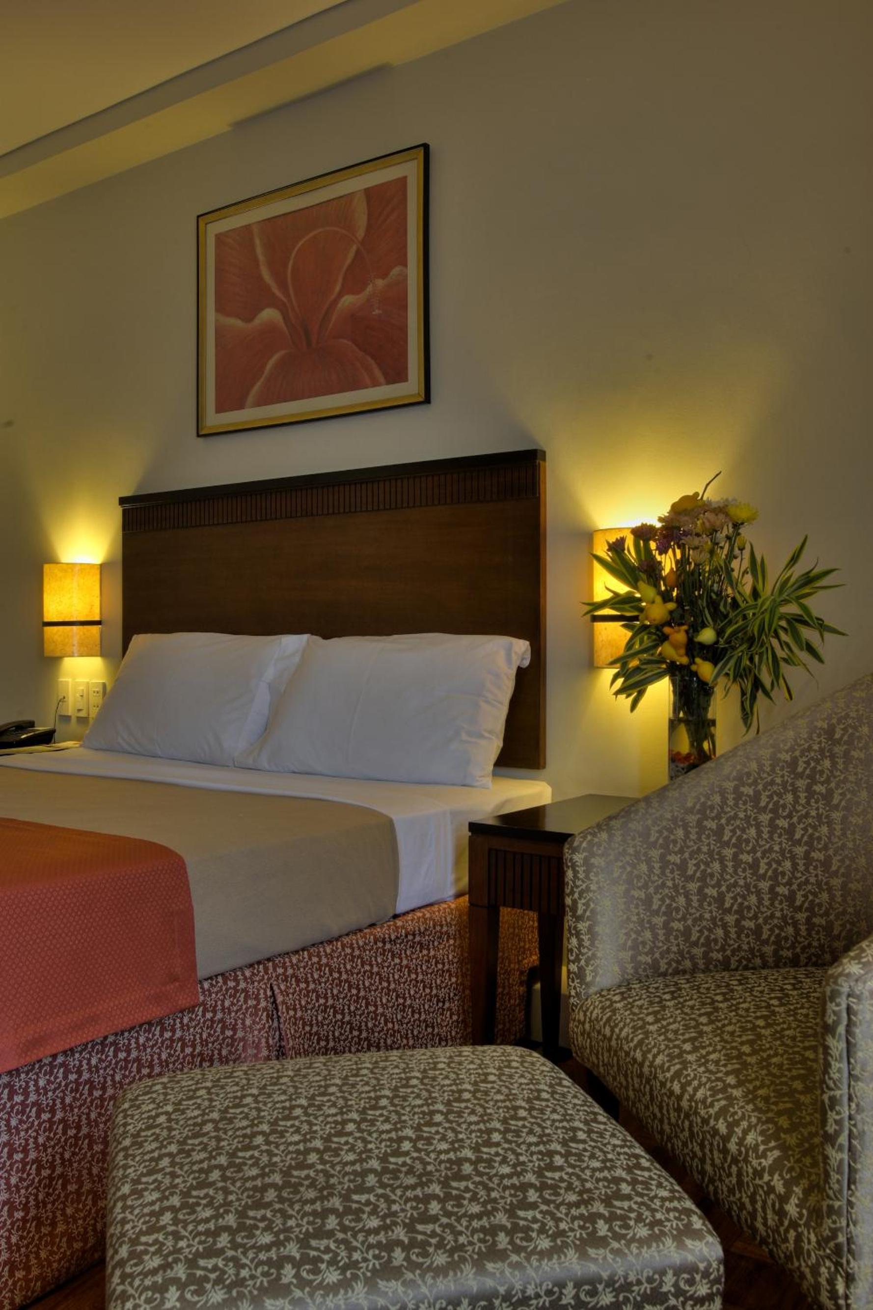 Фото Fersal Hotel Neptune Makati