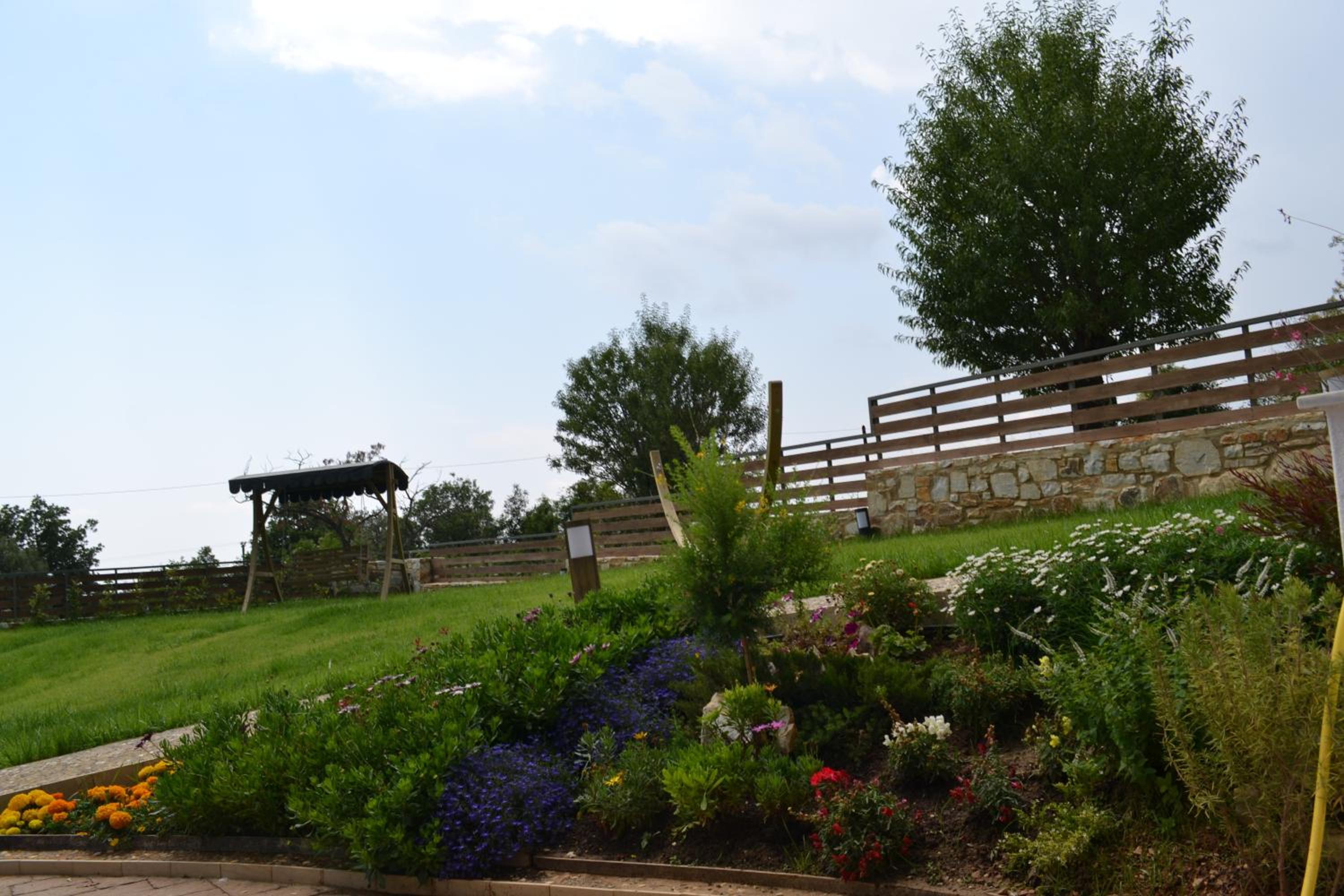 Фото Evmorfes Villas