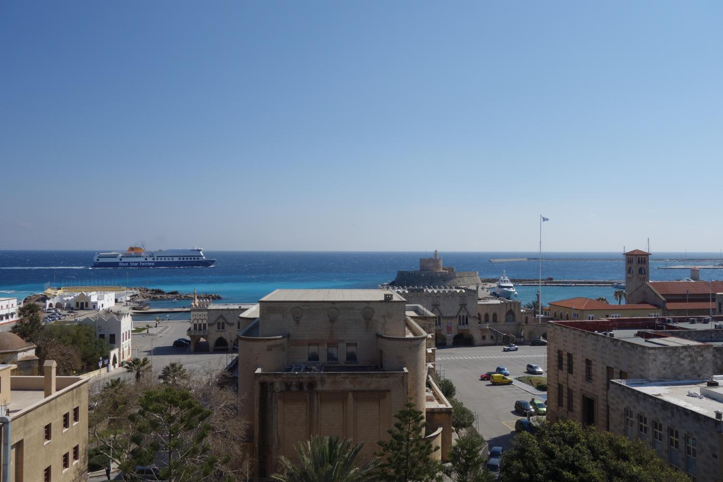 Фото отеля 2