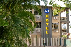 Гостиница The N1 Hotel & Campsite Victoria Falls