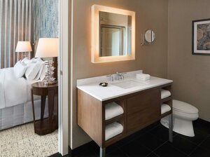 Апартаменты Hilton Vancouver Downtown
