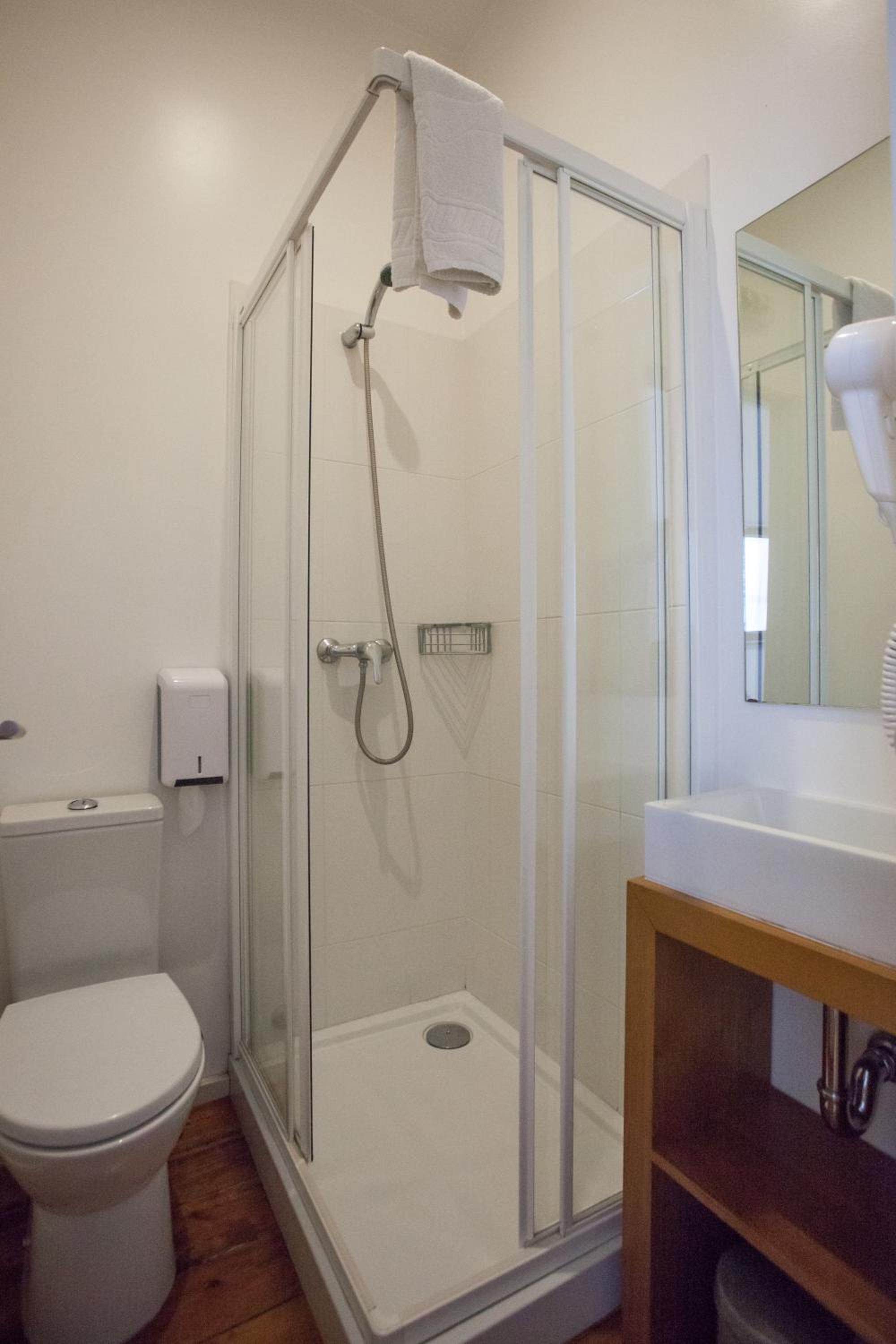 Фото Being Porto Hostel